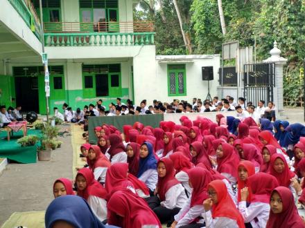 Semarak Hari Santri Nasional di MTs Al-Furqon Sanden